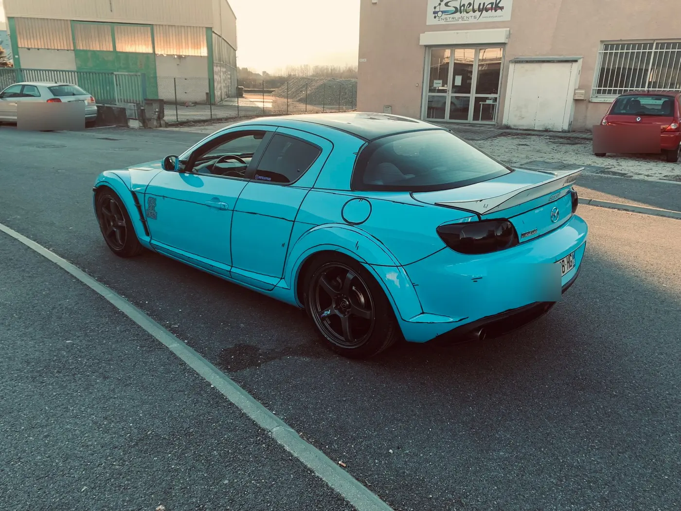 Mazda RX-8 en covering bleu turquoise