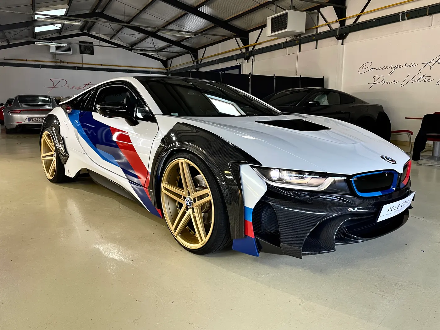 BMW i8 en PPF coloré aux couleurs M