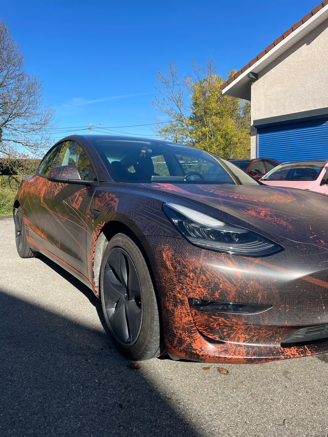Voiture en covering effet rouille personnalisé, une tendance covering créative